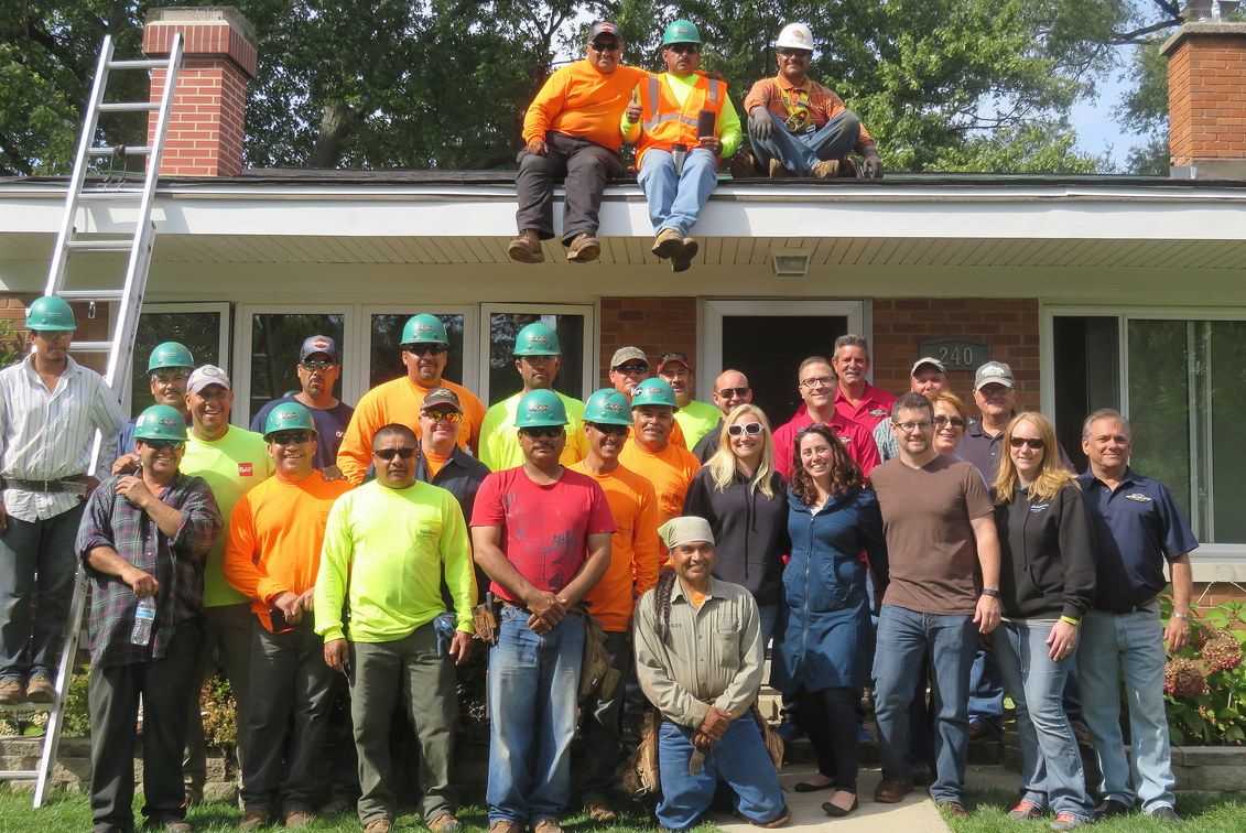 Waukegan Roofing Gives Back 2015 Crew and recipients, Jim and Nicole Scalzo